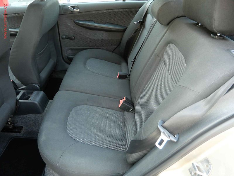 Škoda Fabia (2005) 1.2 HTP, ČR, El.výbava - fotka 10 z 15
