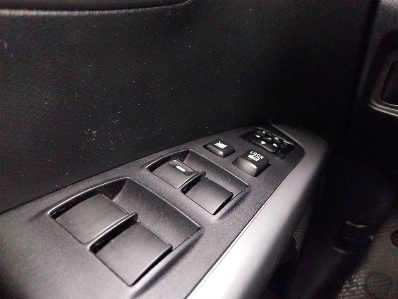 Mitsubishi Outlander (2011) 2.2 DI-D, 4X4, 7 míst - fotka 19 z 21