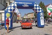 Setkání vozů Škoda 110R a 130RS na náměstí v Uničově
