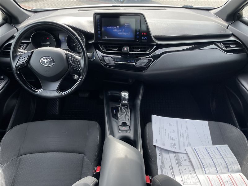 Toyota C-HR 1,8 i 72kw Hybrid e-CVT CZauto - fotka 11 z 32