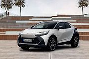 Plug-in hybrid Toyota C-HR - od 839 900 Kč.