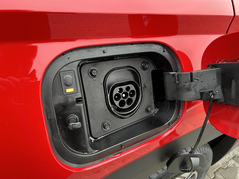 Hyundai Tucson 1,6 T-GDI PHEV 211kW SMART FL - fotka 8 z 34