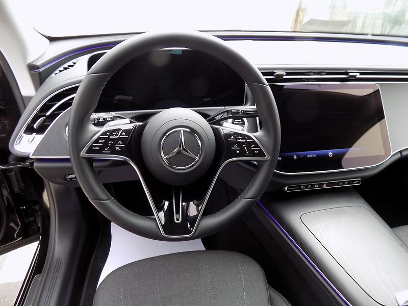 Mercedes-Benz Třídy E (2024) 300de/Digital-Light/Hybrid/ - fotka 21 z 50