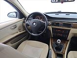 BMW Řada 3 (2005) 320 i, po STK, slušný stav - náhled 7