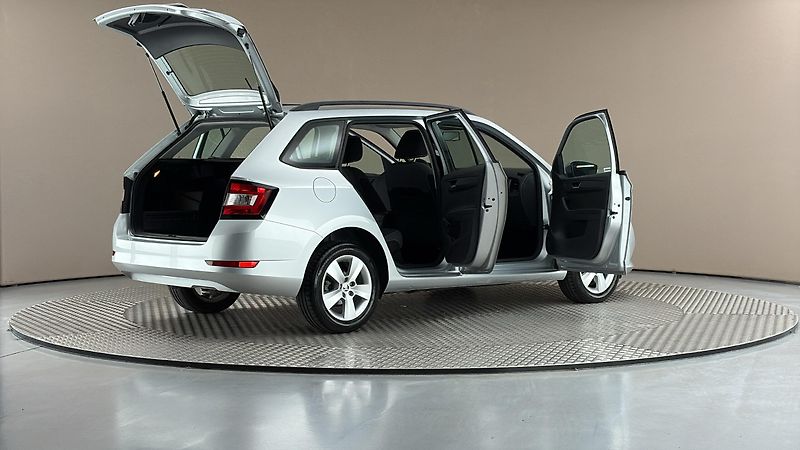 Škoda Fabia 1.0 TSI Ambition Combi - fotka 6 z 24