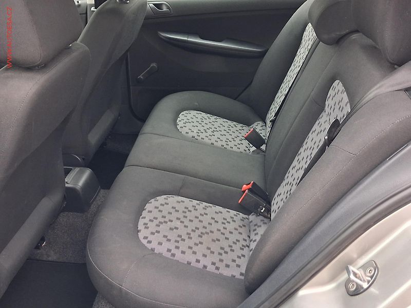 Škoda Fabia (2007) 1.2i, AC, park.asist - fotka 10 z 16