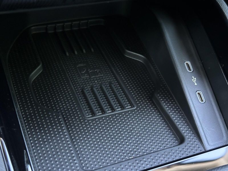 Škoda Kamiq 1.5TSi DSG 150PS LED V.Cockpit - fotka 24 z 29
