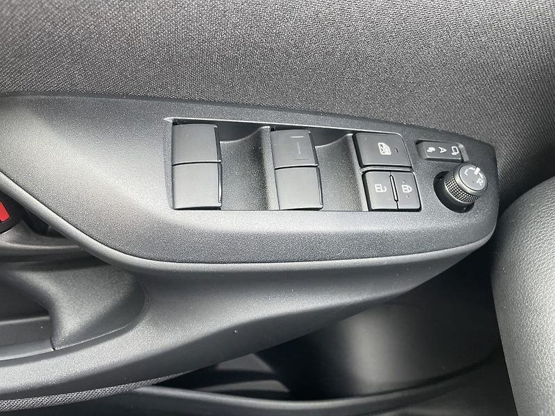 Toyota Yaris 1.5Hybrid GR Sport ODBĚR IHNED - fotka 26 z 30