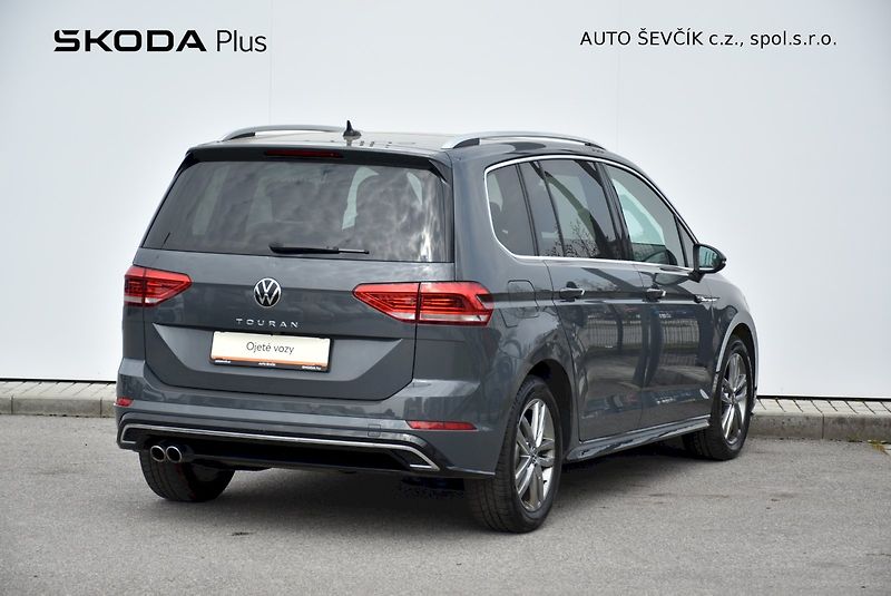 Volkswagen Touran (2021) R-Line 2,0 TDI 110kW 7DSG - fotka 2 z 35