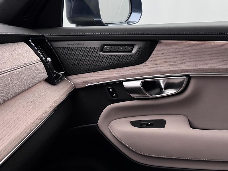 Volvo XC90 T8 AWD RECHARGE BRIGHT PLUS CZ - fotka 29 z 48