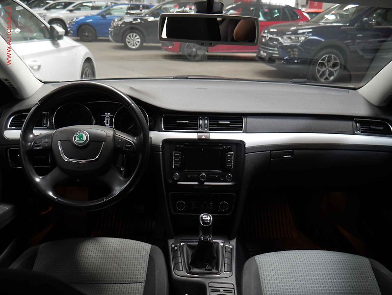 Škoda Superb (2013) 2.0 TDI, ČR, STK6/28 - fotka 8 z 26