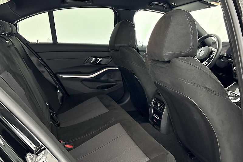 BMW Řada 3 řady 3 | 320d xDrive - fotka 13 z 14
