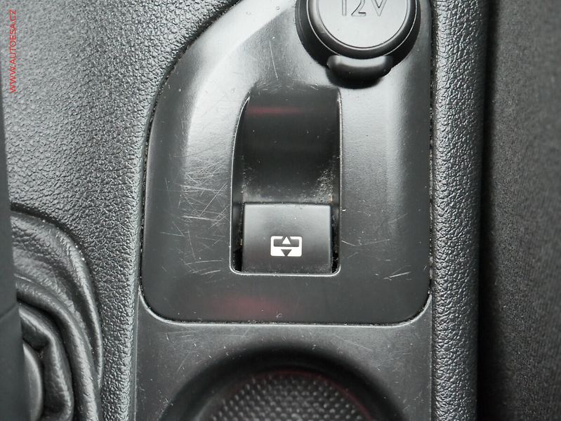 Peugeot 308 (2013) 1.6 HDi, AC, panor - fotka 17 z 18