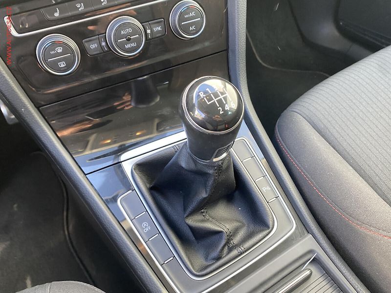 Volkswagen Golf (2018) 1.0 TSi, Sound, navi - fotka 16 z 18