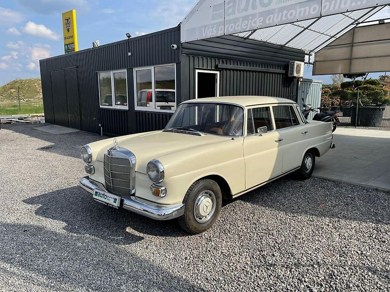 Mercedes-Benz Ostatní 2,0 200D - fotka 1 z 17