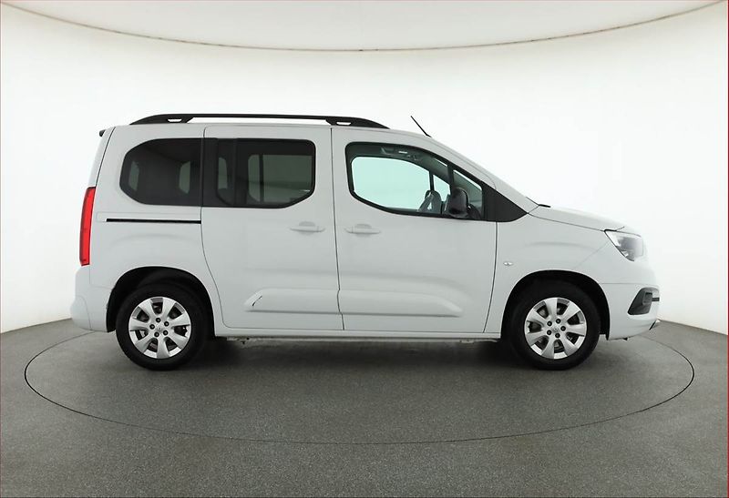 Opel Combo (2022) Elegance 1.5 CDTI, 5Míst, ČR - fotka 6 z 15