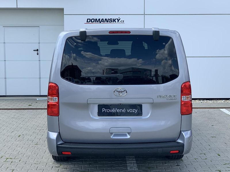 Toyota ProAce Verso L2 VIP WEBASTO 2.0 D-4D AT8 - fotka 12 z 32