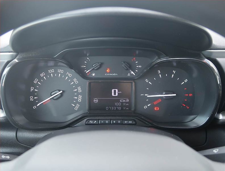 Citroën C3 (2019) 1.2 PureTech, Tempomat - fotka 11 z 14