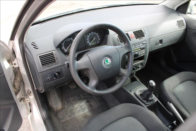 Škoda Fabia 1,4 i 16V  ROZVODY, STK 2/2028 - fotka 10 z 27