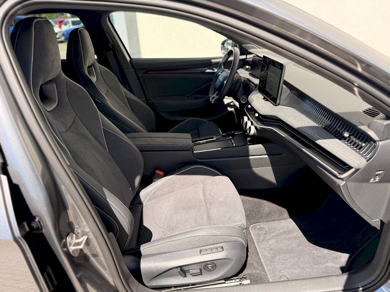 Škoda Superb (2025) COMBI SPORTLINE - fotka 19 z 35