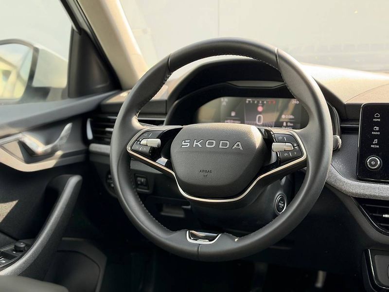 Škoda Kamiq Selection 1,0 TSI 85 kW 6° MP - fotka 9 z 23