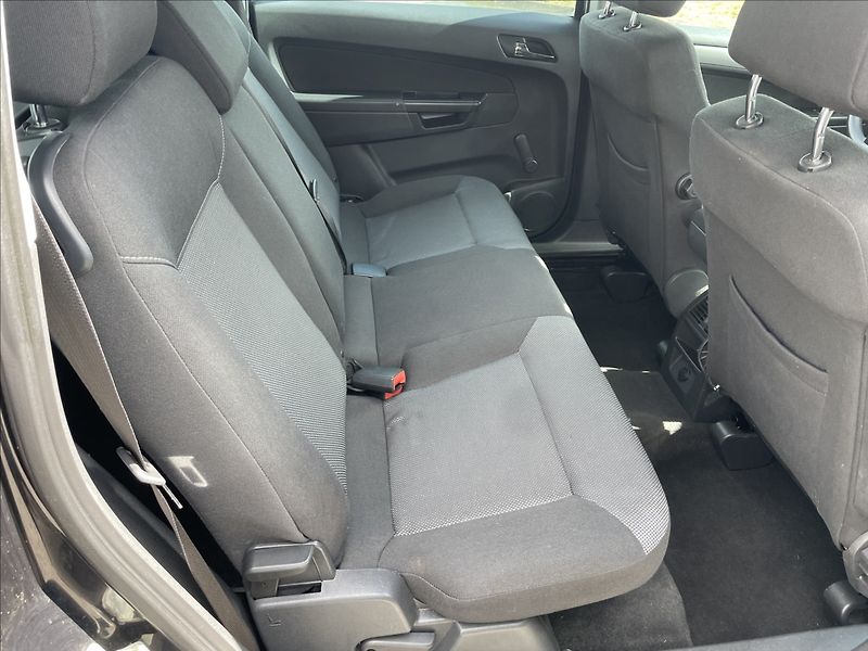 Opel Zafira 1,6 i 16V 85kw 7míst Tažné TOP - fotka 12 z 34