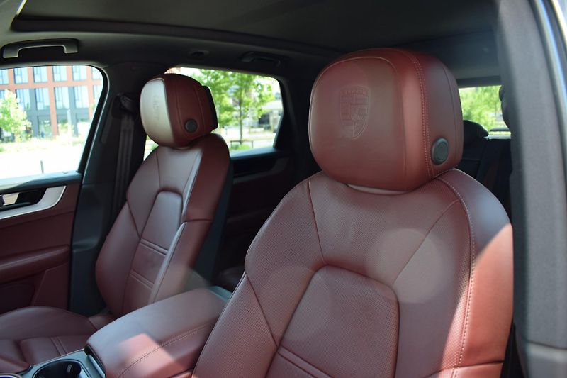 Porsche Cayenne (2026) KeyLess/SoftClose/Pano - fotka 31 z 52