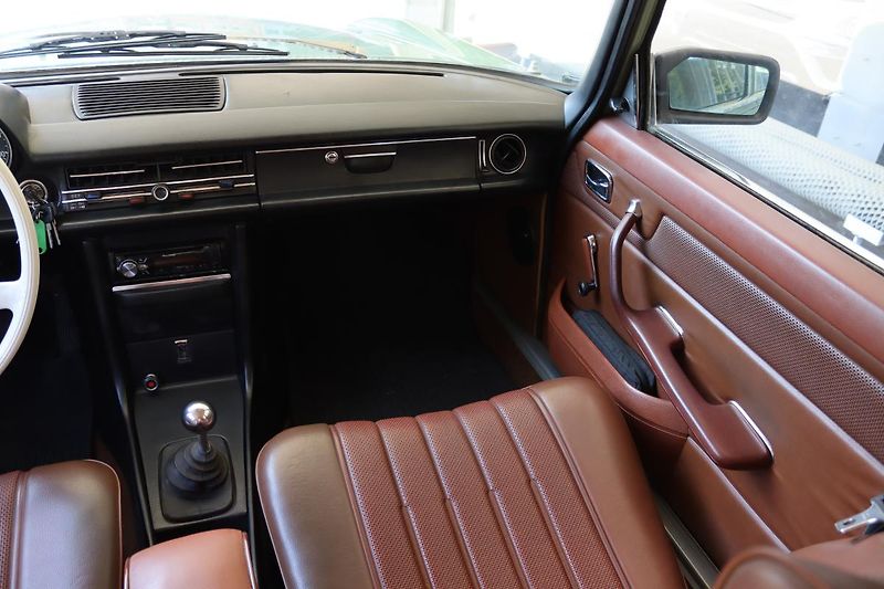 Mercedes-Benz 115 W115 230.4 manuál - fotka 34 z 50