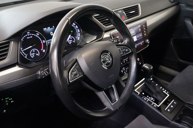 Škoda Superb - fotka 14 z 29