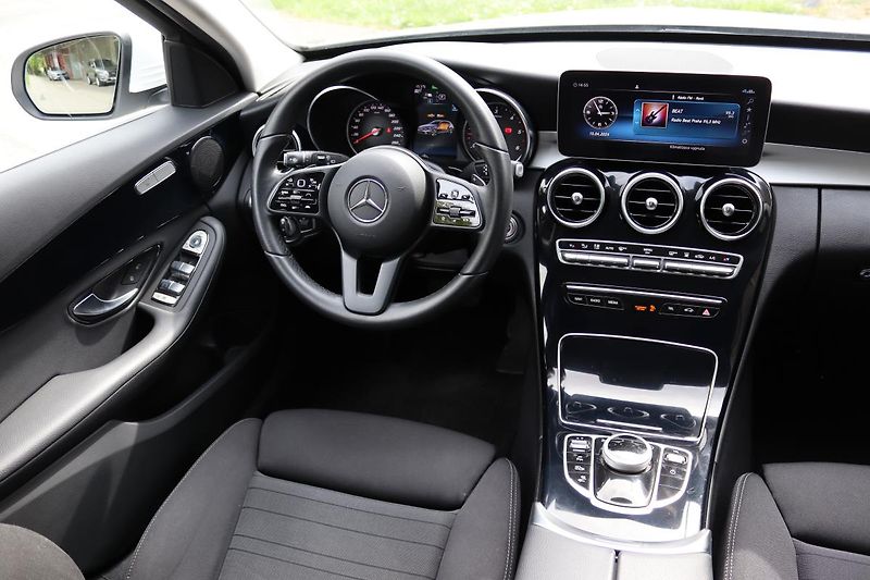Mercedes-Benz Třídy C 300de PLUG-IN HYB KOMBI 225kW - fotka 35 z 48