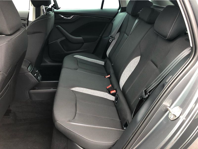 Škoda Scala 1.0 TSi SELECTION - fotka 12 z 30