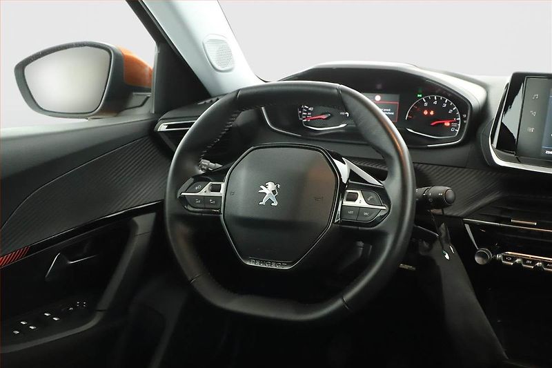 Peugeot 2008 (2021) Active 1.2 PureTech - fotka 13 z 14
