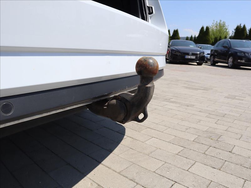 Škoda Superb 2,0 TDI SportLine Kamera ACC - fotka 33 z 36