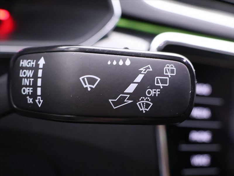 Škoda Superb 2,0 TDI DSG L&K CZ DPH - fotka 23 z 40