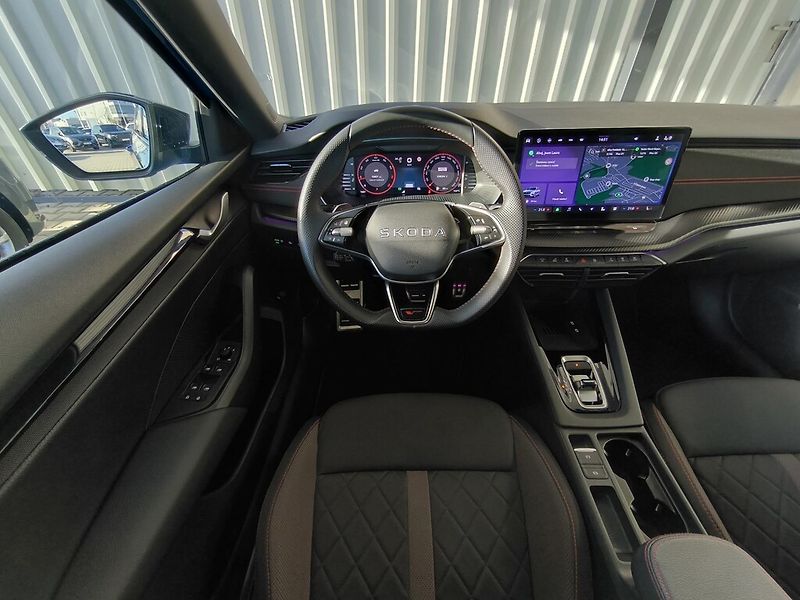 Škoda Octavia Combi DSG 2.0 TSi 195 kW RS - fotka 7 z 23
