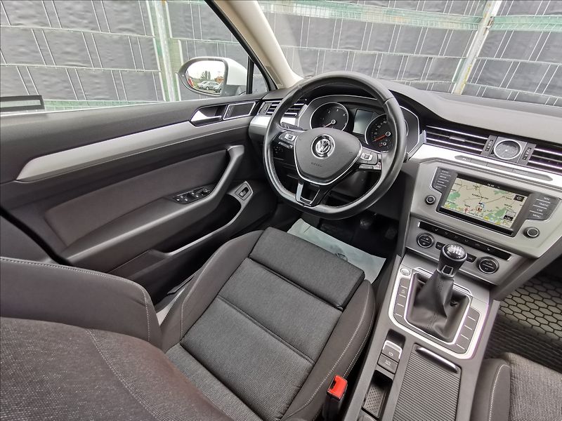 Volkswagen Passat Variant 2.0 TDI Comfortline - fotka 8 z 22