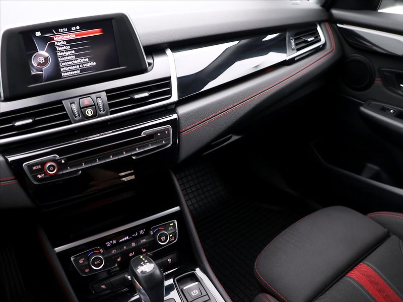 BMW Řada 2 2,0 218da 110kW Sport line CZ - fotka 23 z 34
