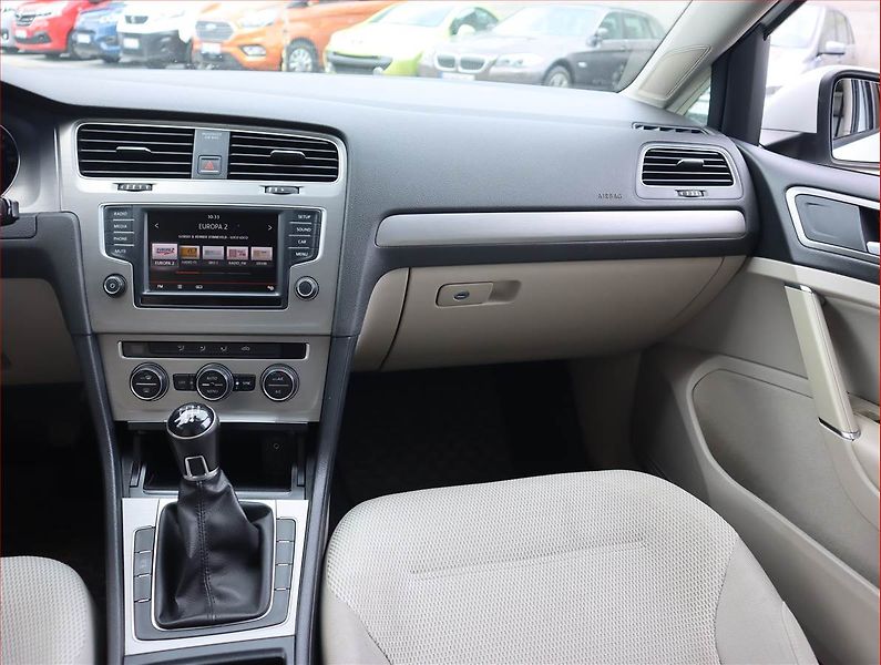Volkswagen Golf (2015) 1.6 TDI, Tempomat - fotka 8 z 17