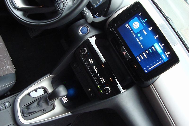 Toyota Yaris Cross (2024) 1.5 Hybrid,ČR,1.Maj.Exetucive - fotka 46 z 83