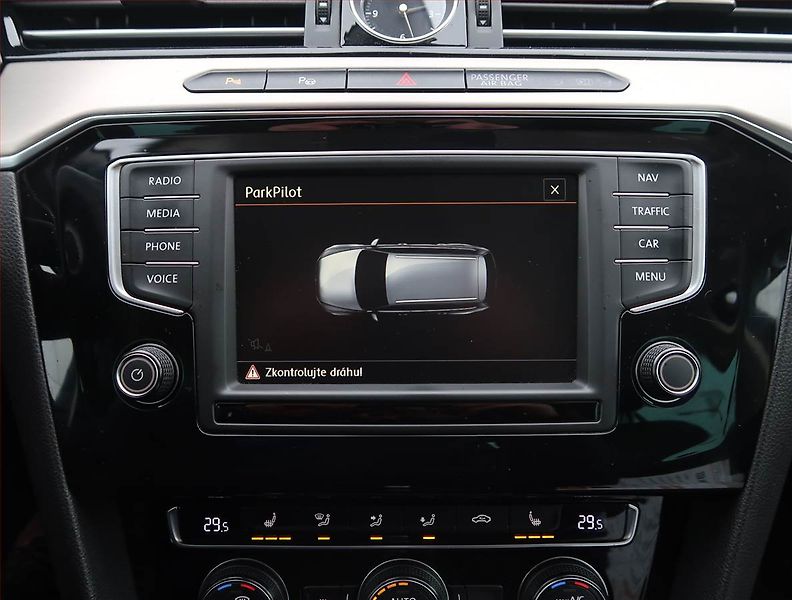 Volkswagen Passat (2016) 2.0 TDI, Automat, Navi - fotka 18 z 23