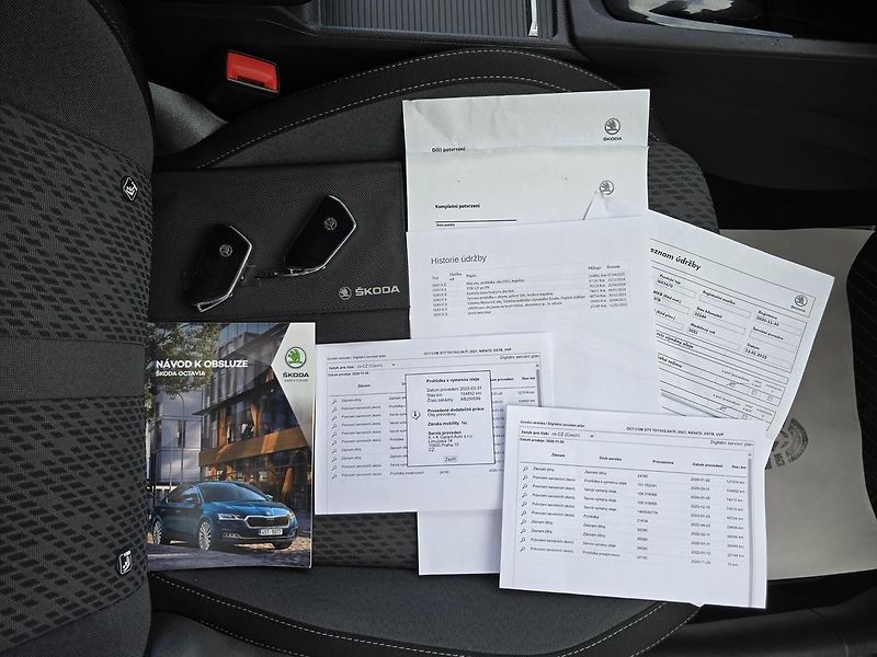 Škoda Octavia 110kW DSG STYLE + NAVI - fotka 37 z 41