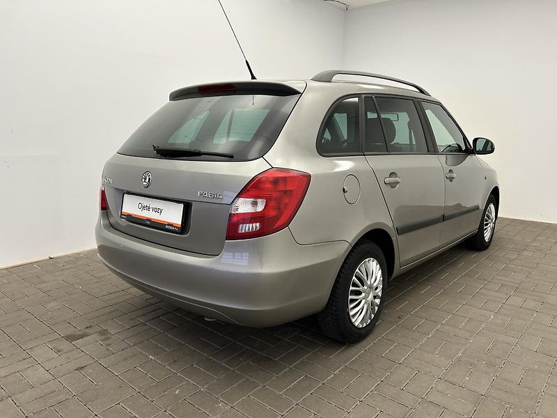Škoda Fabia 1.2 TSI Ambiente - fotka 2 z 22