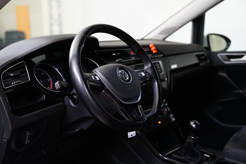 Volkswagen Touran - fotka 14 z 26