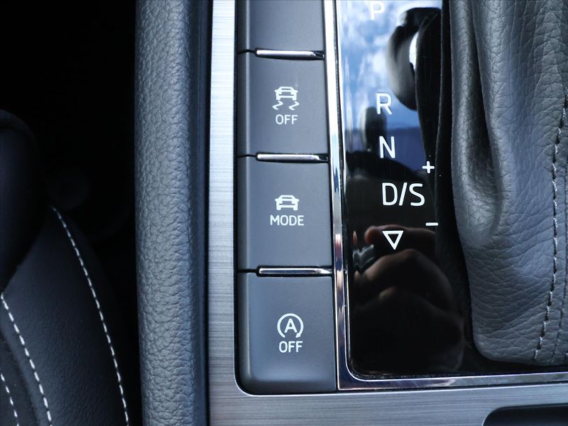 Škoda Superb 2,0 TDI 147kW 4x4 DSG Style+ C - fotka 25 z 34