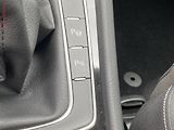 Volkswagen Golf (2014) 1.4 TSi, Highline, bixen - náhled 17