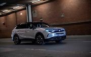 Barva cyan dává svému okolí vědět, že Opel je v autonomním režimu.