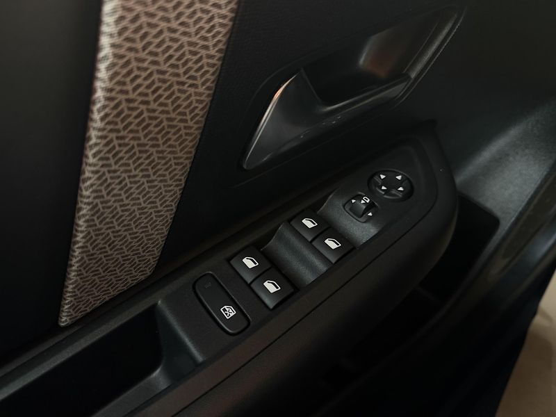 Citroën C4  S&S EAT8 Feel Pack - fotka 24 z 25