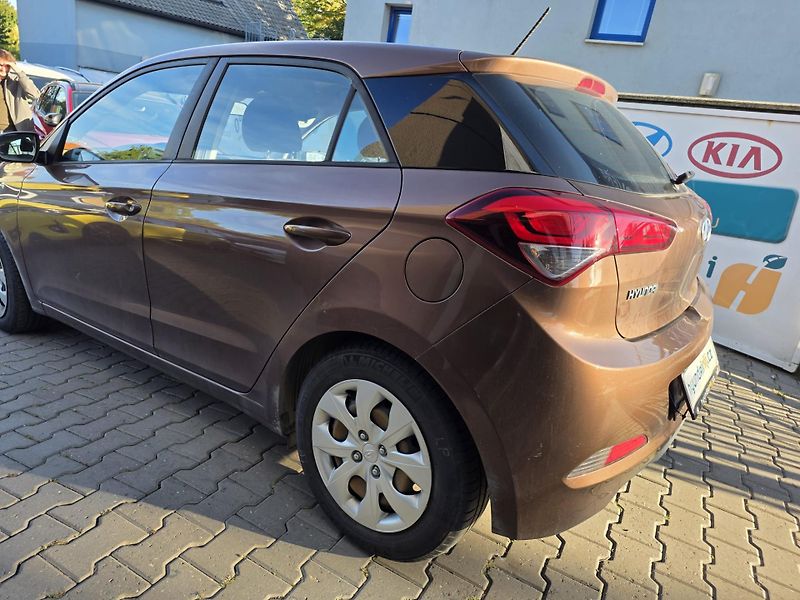 Hyundai i20 1.2-1MAJITEL-PRAV.SERVIS-KLIMA - fotka 9 z 11