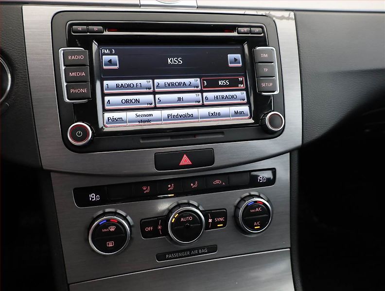 Volkswagen Passat (2012) 2.0 TDI, Xenony, Tempomat - fotka 10 z 16