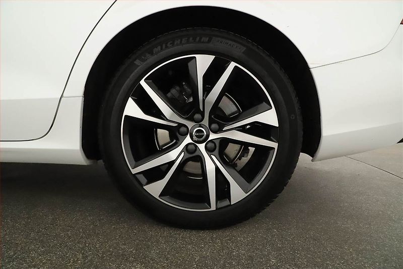 Volvo S60 (2023) B4 - fotka 20 z 20